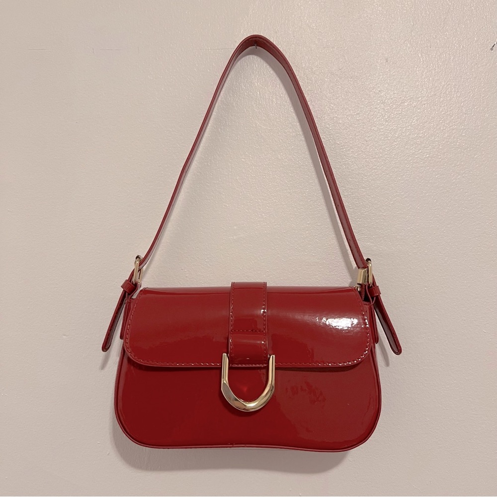 Red gold buckle handbag